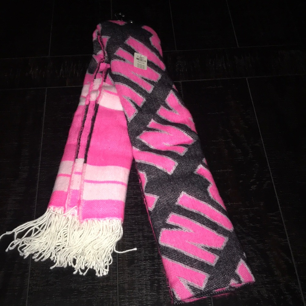 PINK Scarf - Picture 2 of 4